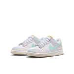 Nike-Dunk-Low-Paisley-Print-Streetwear-Fashion